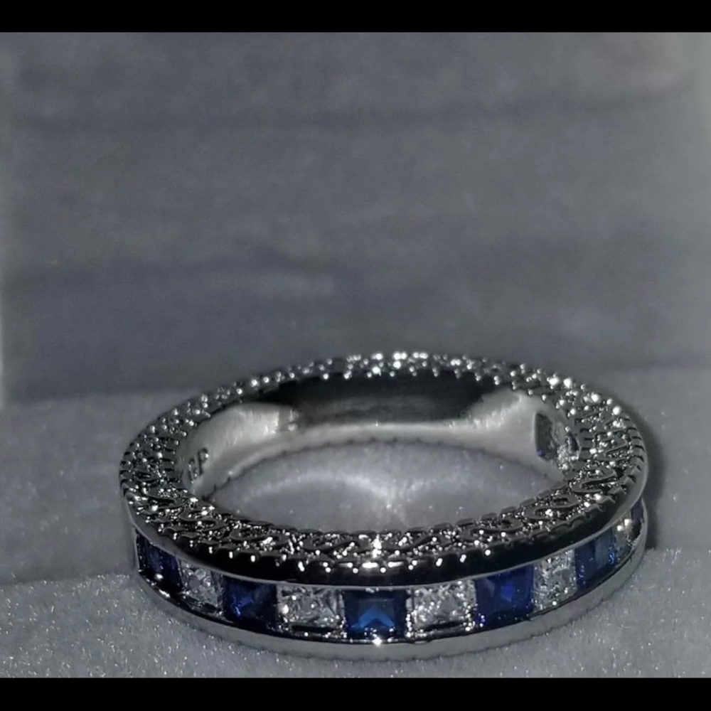 **SOLD** Vintage 18karat Gold Blue Sapphire